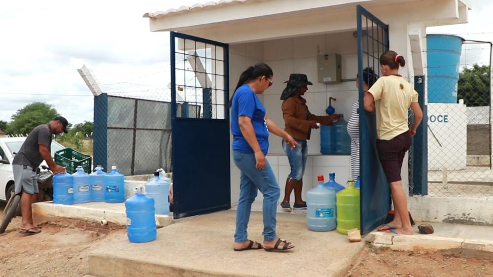 Sistema de dessalinização fornece água tratada para comunidades do Semiárido