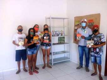 Jovens de Lagoa Branca em Campo Formoso participam da criação de biblioteca comunitária e banco de sementes
