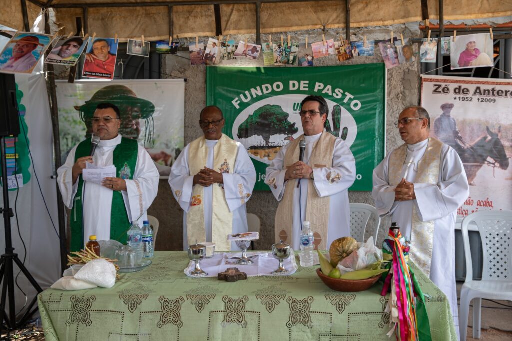 Padre Alu&iacute;sio Borges, Pe. Benedito Rosa, Dom Beto Breis e Pe. Jo&atilde;o Borges