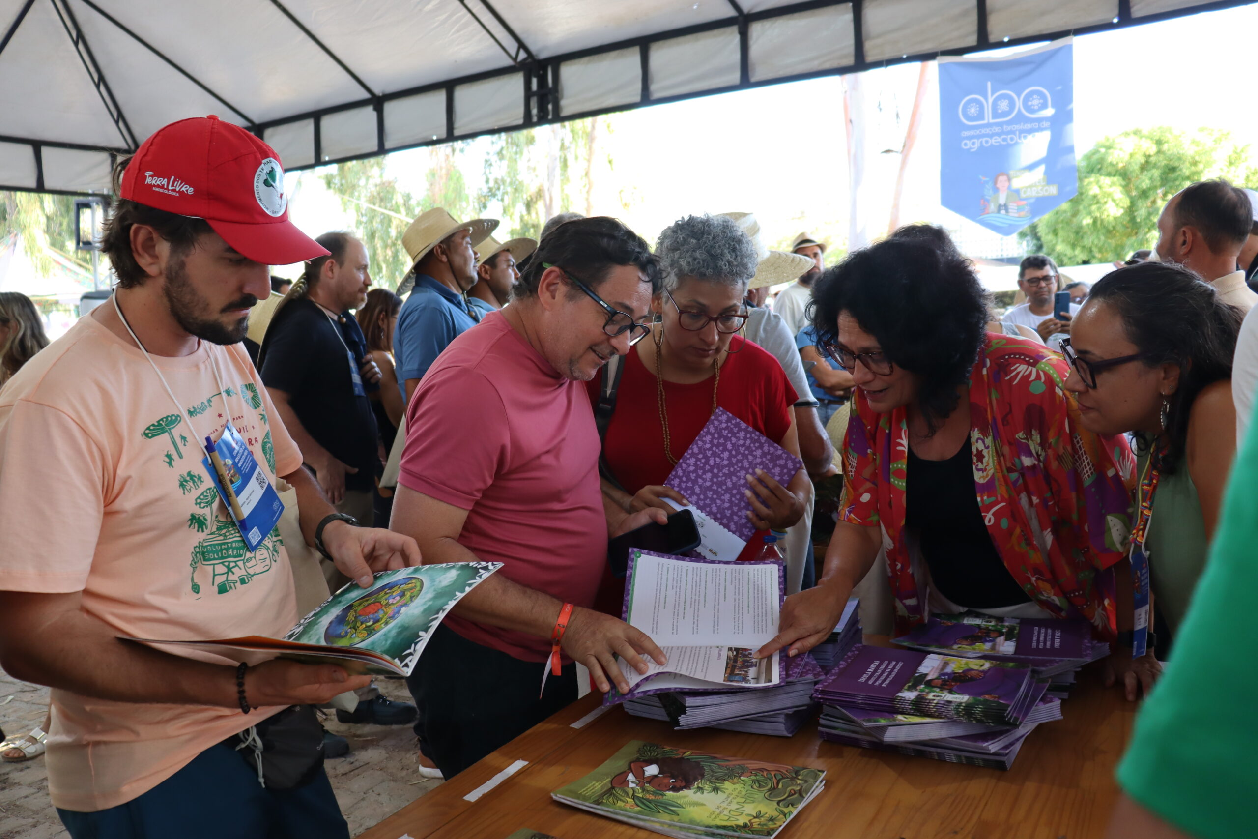 Cultivar, escrever e compartilhar: narrativas de mulheres na agroecologia no lançamento de livros do 13° CBA